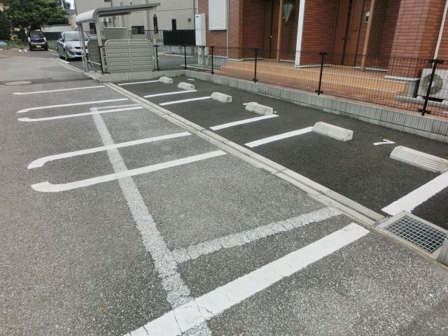 駐車場　敷地内駐車場完備。