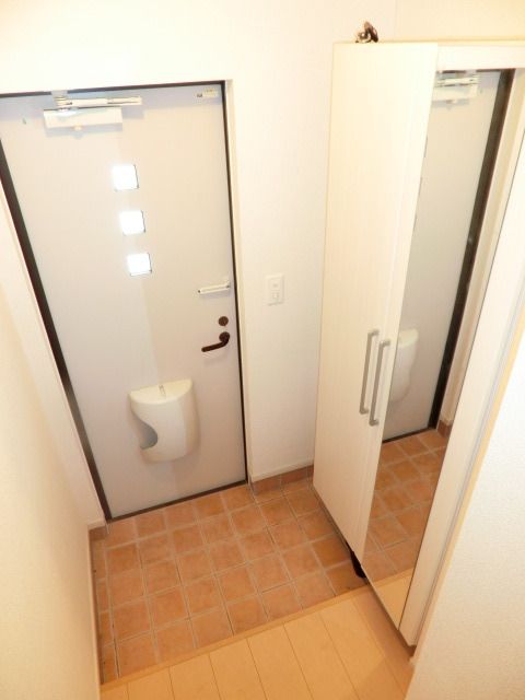玄関　下駄箱付きの玄関です
