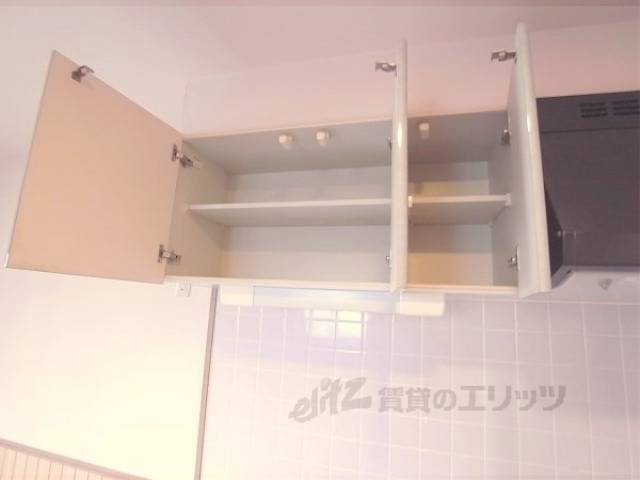 キッチン　上部収納スペース