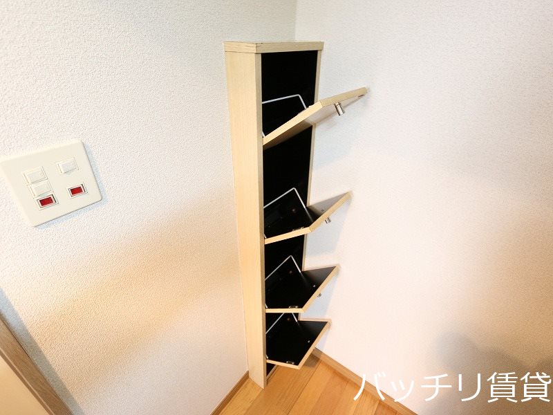 玄関　別号室タイプの為、現状を優先致します。