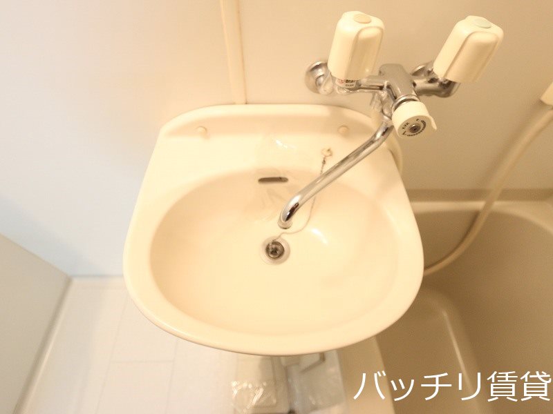 洗面設備　別号室タイプの為、現状を優先致します。
