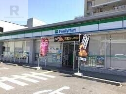 コンビニ　ファミリーマート東大阪森河内西店（コンビニ）まで131m