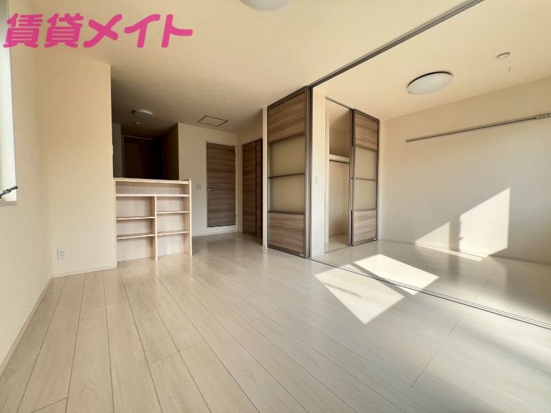 居室・リビング　同物件別部屋写真