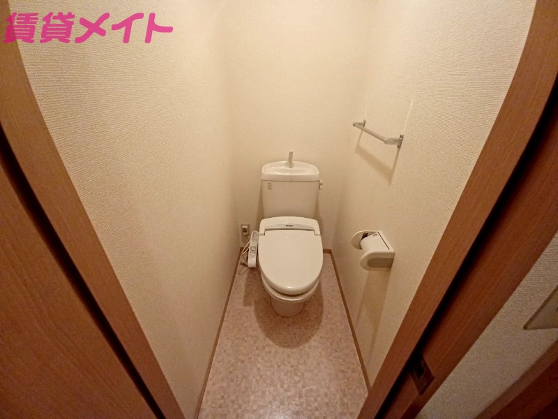 トイレ　同型参考写真です。