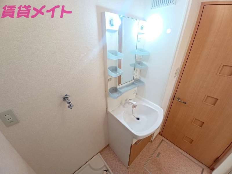 洗面設備　同型参考写真です。