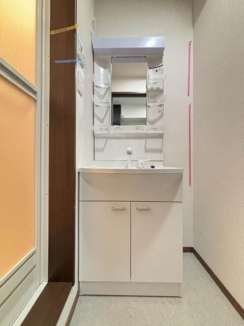 洗面設備　独立洗面台です