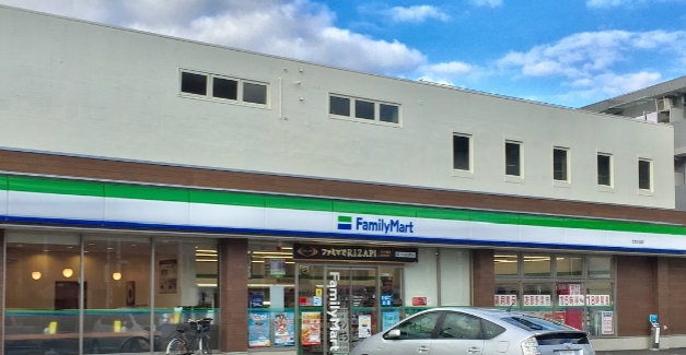 コンビニ　ファミリーマート さちが丘店（コンビニ）まで202m