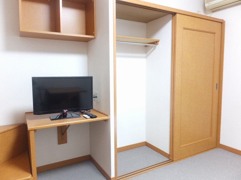 その他部屋・スペース　1階はフローリング、2階はじゅうたんです。