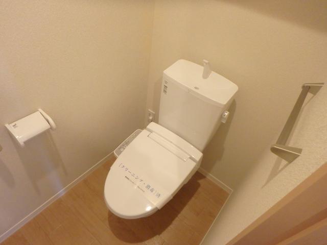 トイレ　温水洗浄便座です。