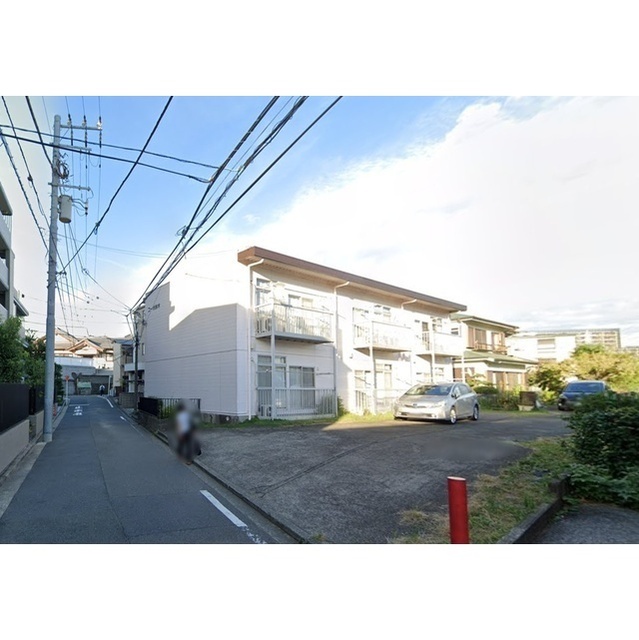 建物外観　前面駐車場で日当たり良好♪