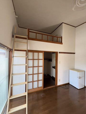 居室・リビング　他部屋参考写真です
