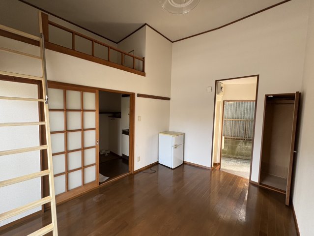 居室・リビング　他部屋参考写真です