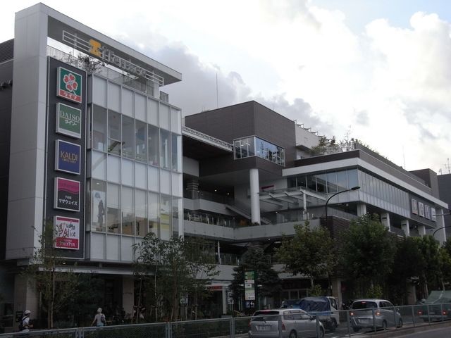 スーパー　ライフ落合南長崎駅前店（スーパー）まで498m