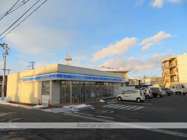 コンビニ　ローソン（コンビニ）まで608m