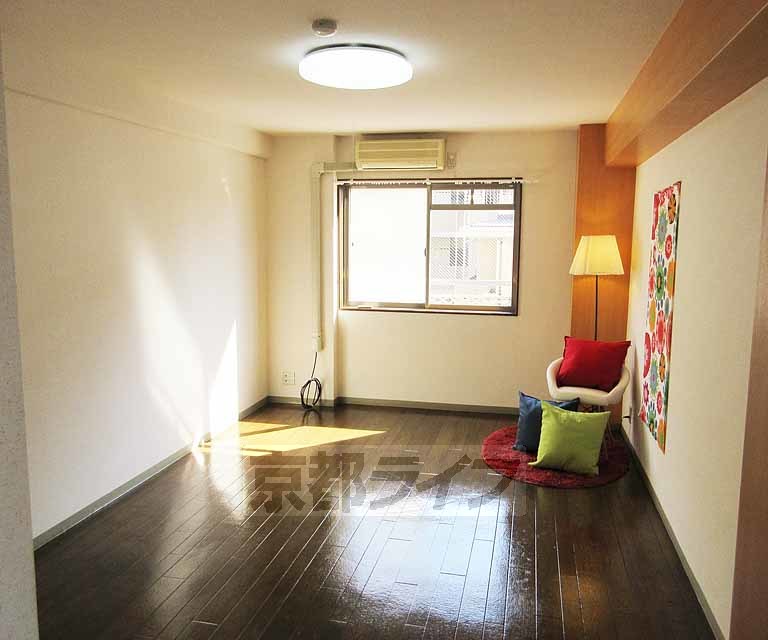 居室・リビング　明るいお部屋です