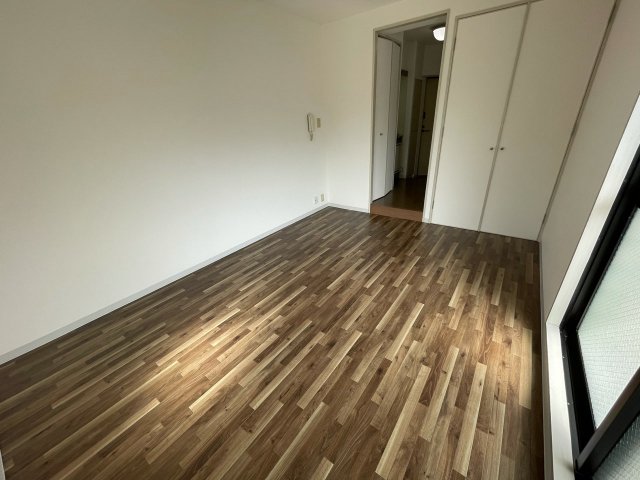 居室・リビング　２面採光の明るいお部屋です。