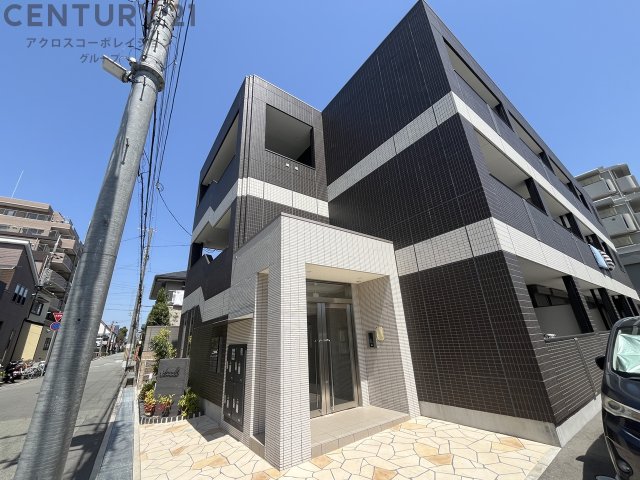 建物外観　オートロックで外部の人間が簡単に出入りできないため安心です。