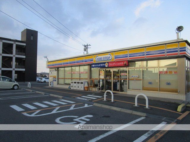 コンビニ　ミニストップ（コンビニ）まで749m