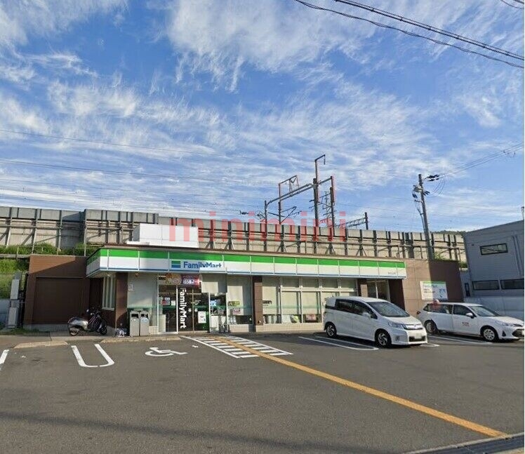 コンビニ　ファミリーマート島本江川店（コンビニ）まで560m