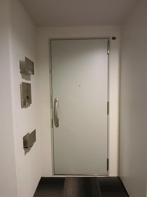 玄関　外玄関（ダブルロックドア）