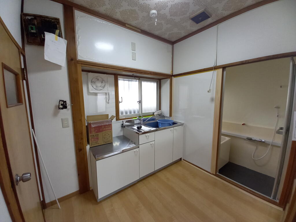 西原貸家のキッチン写真