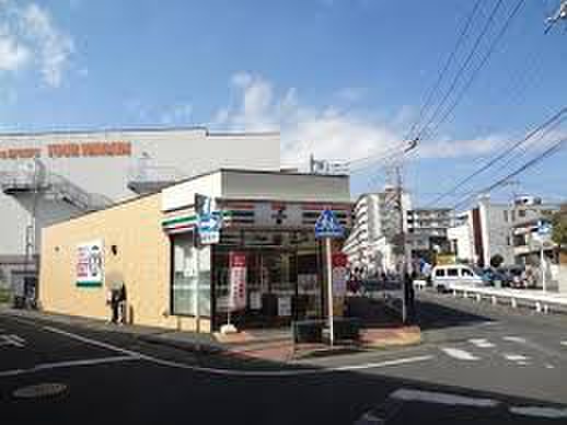 コンビニ　セブンイレブン（コンビニ）まで188m