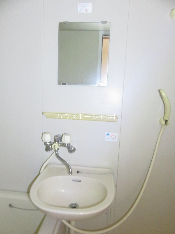 洗面設備　洗面台は浴室内にございます。