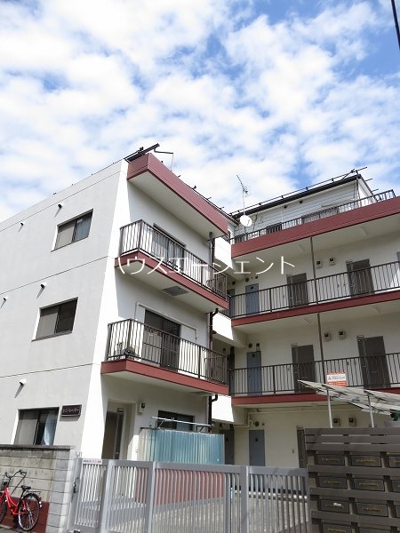 建物外観　RC造でしっかりとした造りです。