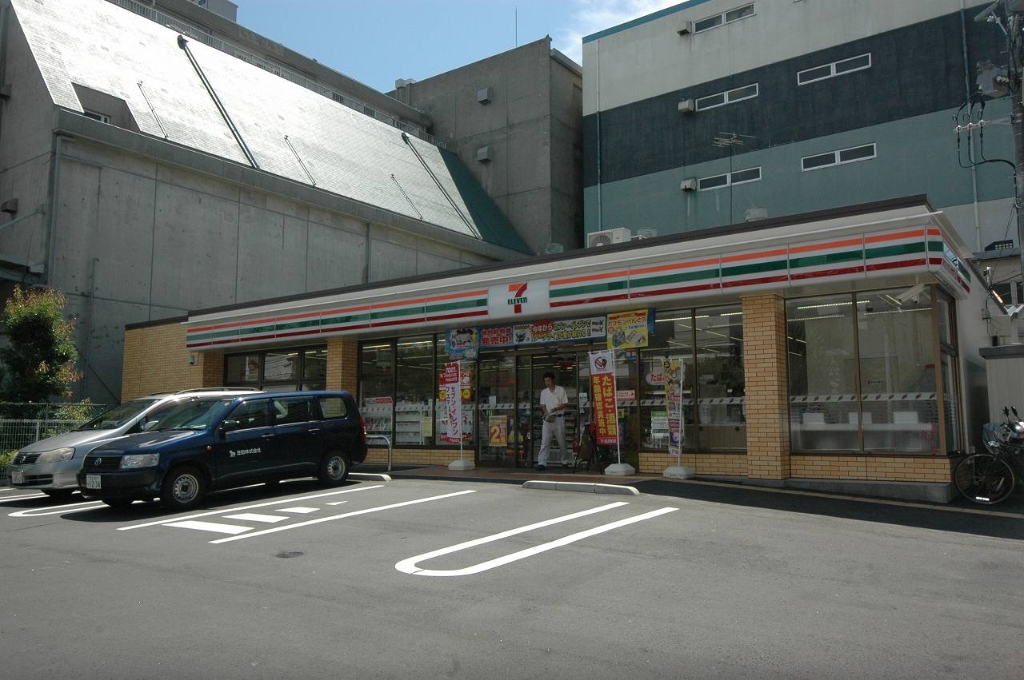 コンビニ　セブンイレブン（コンビニ）まで160m