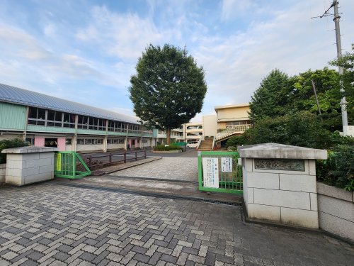 小学校　所沢市立伸栄小学校（小学校）まで738m