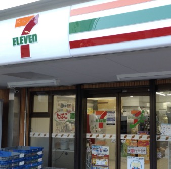 コンビニ　セブンイレブン三鷹駅南通り店（コンビニ）まで342m