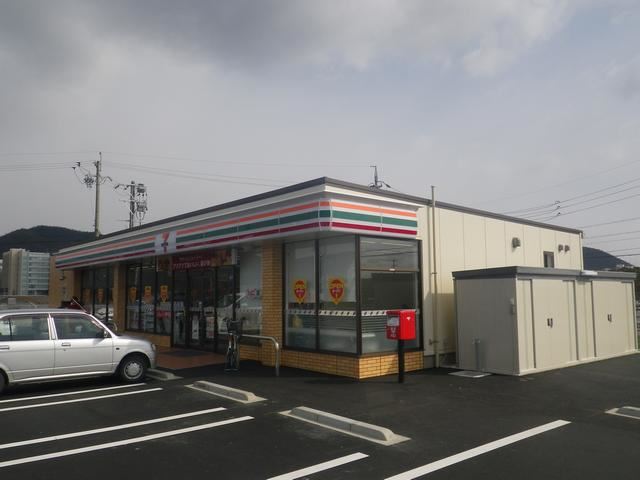 コンビニ　セブンイレブン（コンビニ）まで330m