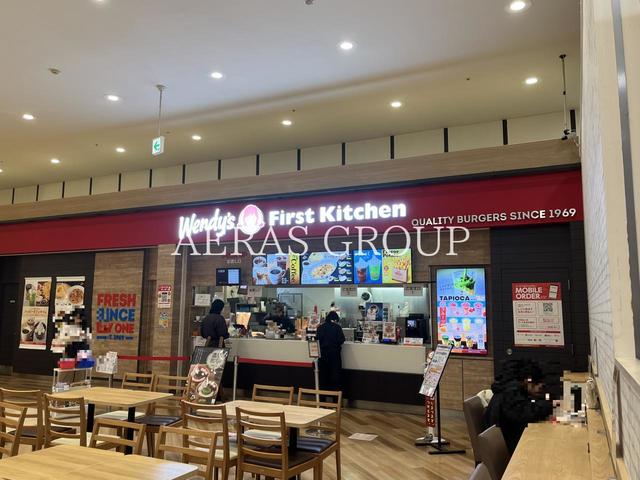 飲食店　ウェンディーズ・ファーストキッチン 鎌ヶ谷イオンSC店（飲食店）まで498m