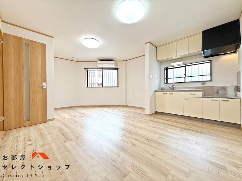 山本町北3戸建の居間写真