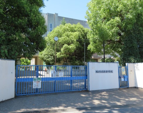 中学校　東香里中学校（中学校）まで1441m