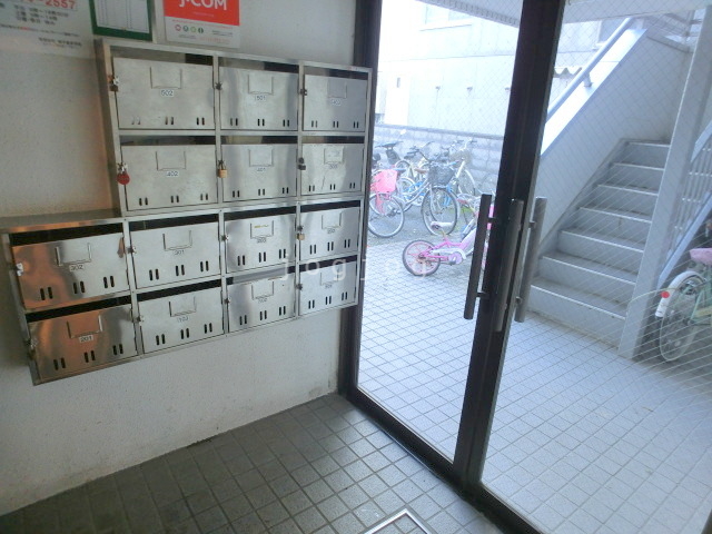 エントランス　こちらはエントランスです。