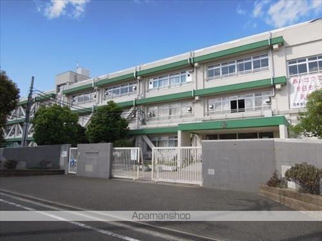 中学校　茨木市立南中学校（中学校）まで526m