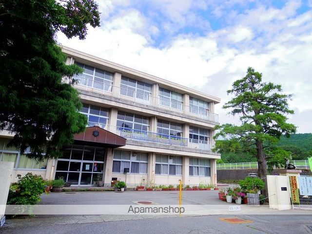 小学校　足柄小学校（小学校）まで5556m