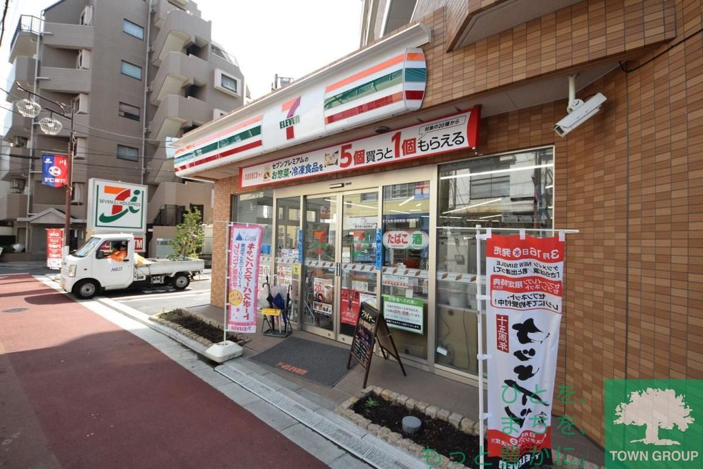 コンビニ　セブンイレブン（コンビニ）まで210m
