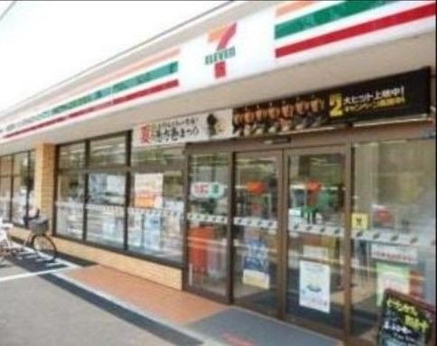 コンビニ　セブンイレブン葛飾堀切4丁目店（コンビニ）まで60m