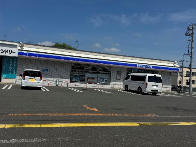 コンビニ　ローソン江別幸町店（コンビニ）まで701m