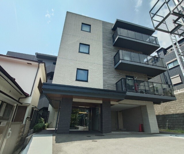 建物外観　オートロック完備