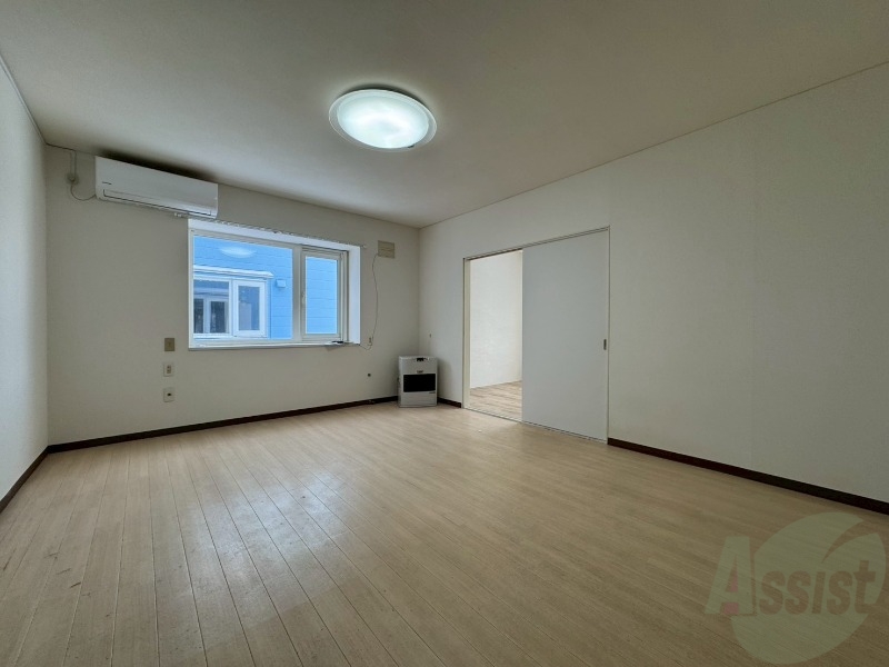 居室・リビング　広くてキレイなお部屋が広がっていて、充実した生活が送れそう。