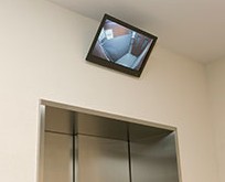 その他　エレベーター前監視モニター