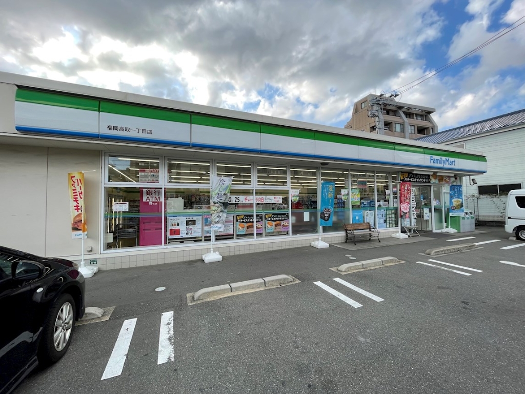 コンビニ　ファミリーマート 福岡高取一丁目店（コンビニ）まで318m