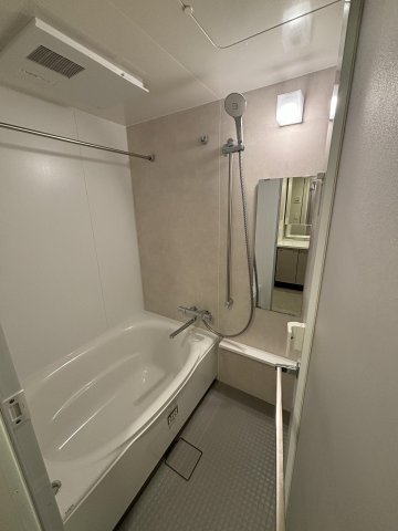 バス・シャワールーム　※別部屋の参考写真です。