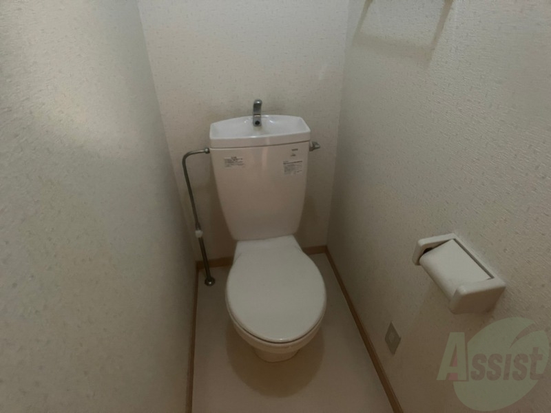 トイレ　こちらはトイレです。清潔感があり、安心して使用できます。