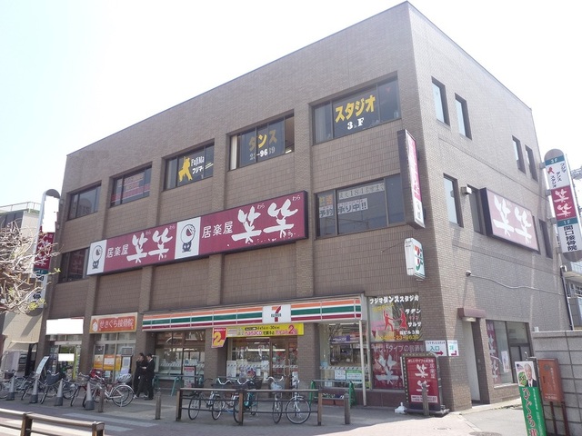 コンビニ　セブンイレブン久喜駅東口店（コンビニ）まで235m