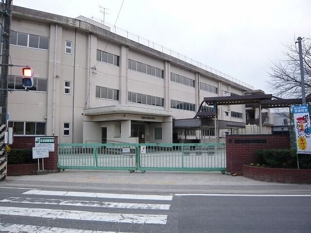 小学校　広島市立深川小学校（小学校）まで696m