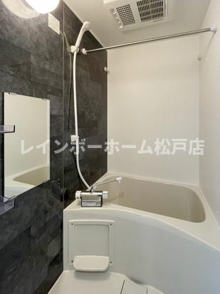 バス・シャワールーム　ゆったり過ごせるお風呂です